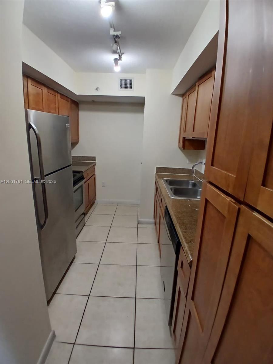 SAN LORENZO CONDO - Residential Lease