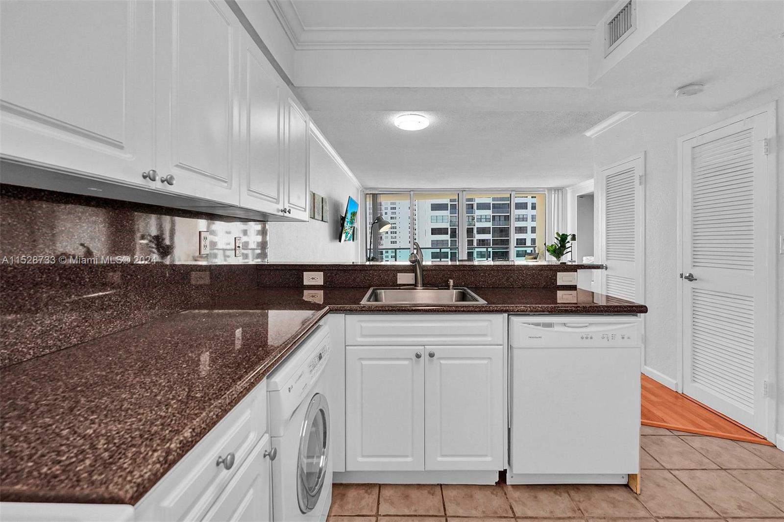 WAVE CONDO - Residential Lease