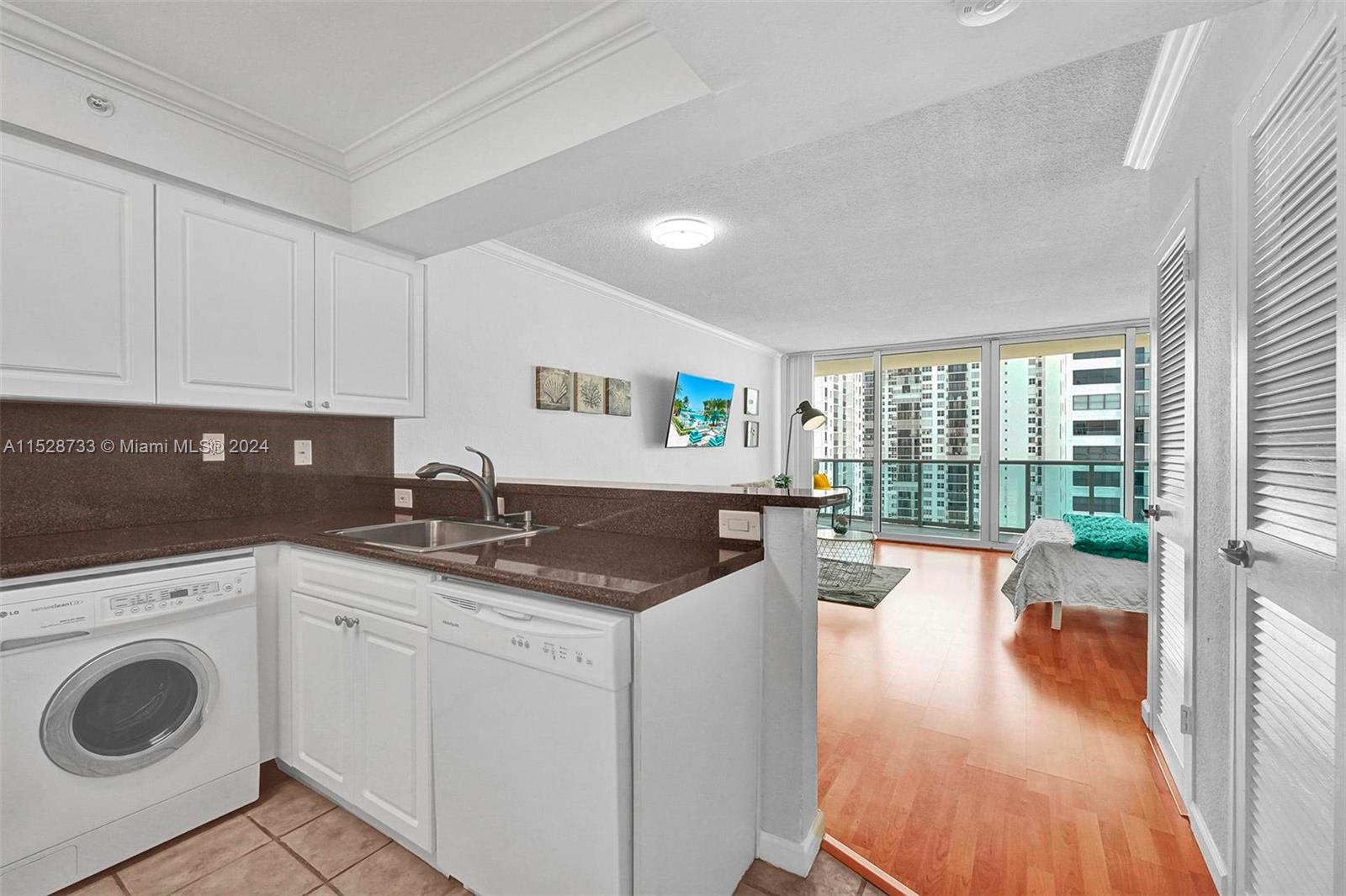 WAVE CONDO - Residential Lease