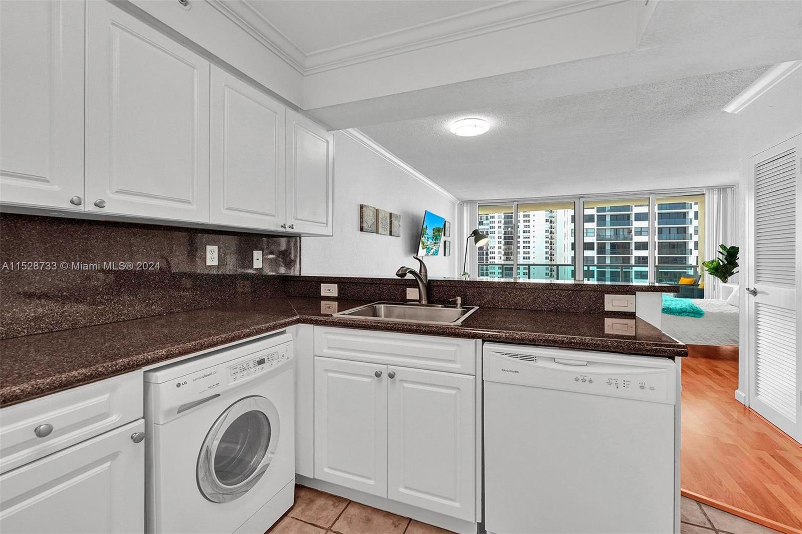 WAVE CONDO - Residential Lease