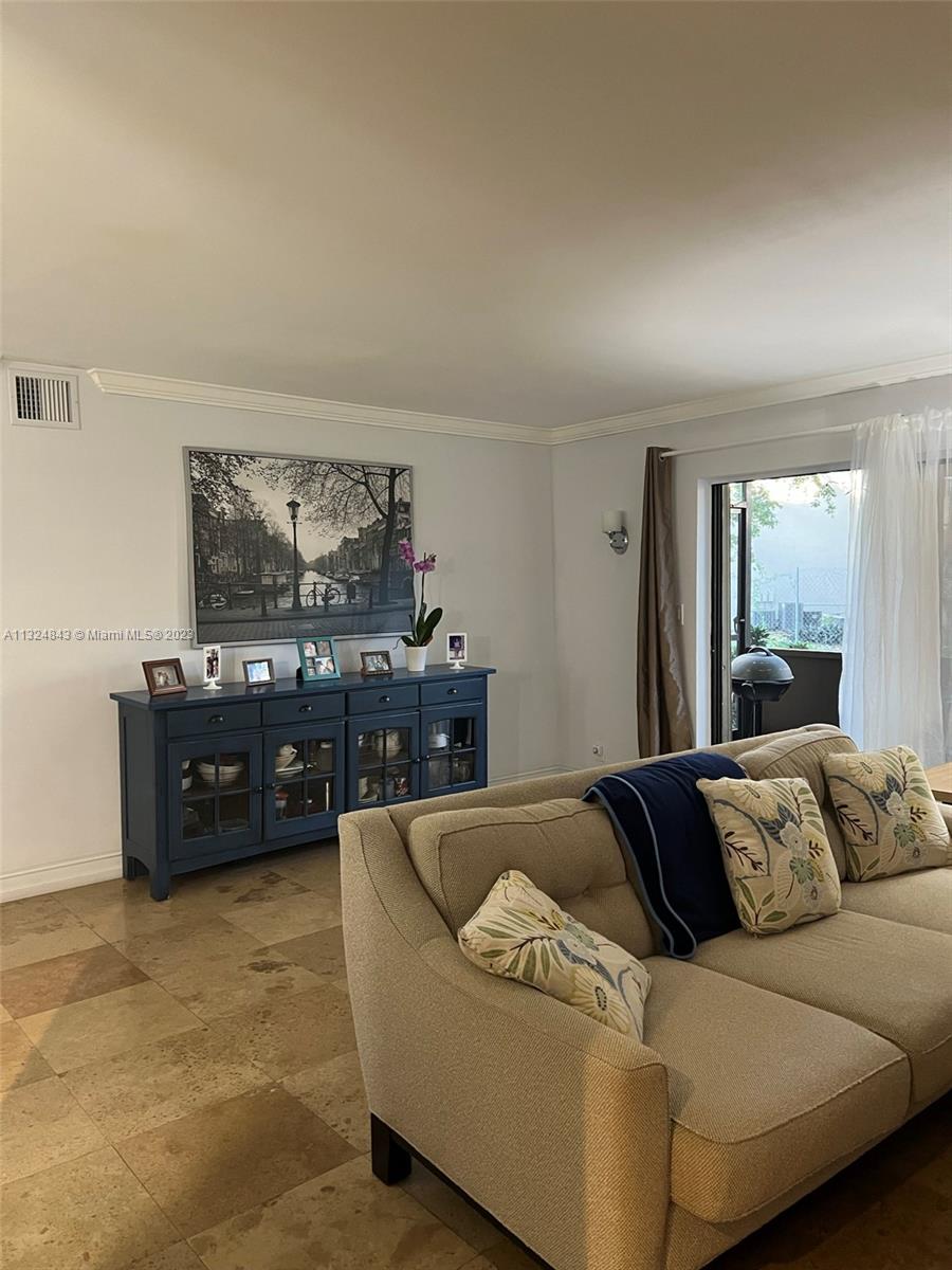 OAKLAND FOREST CLUB CONDO - Residential Lease