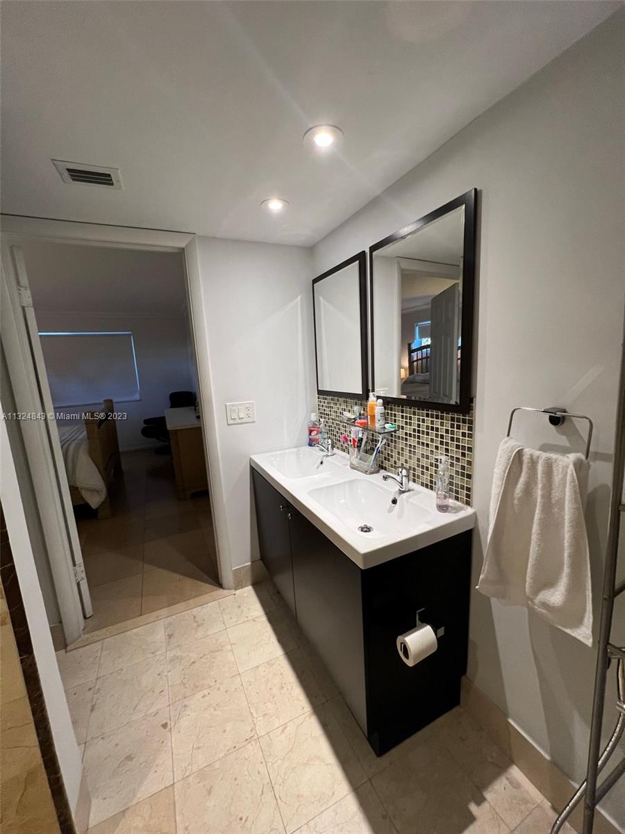 OAKLAND FOREST CLUB CONDO - Residential Lease