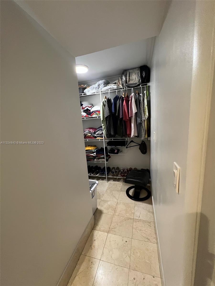 OAKLAND FOREST CLUB CONDO - Residential Lease