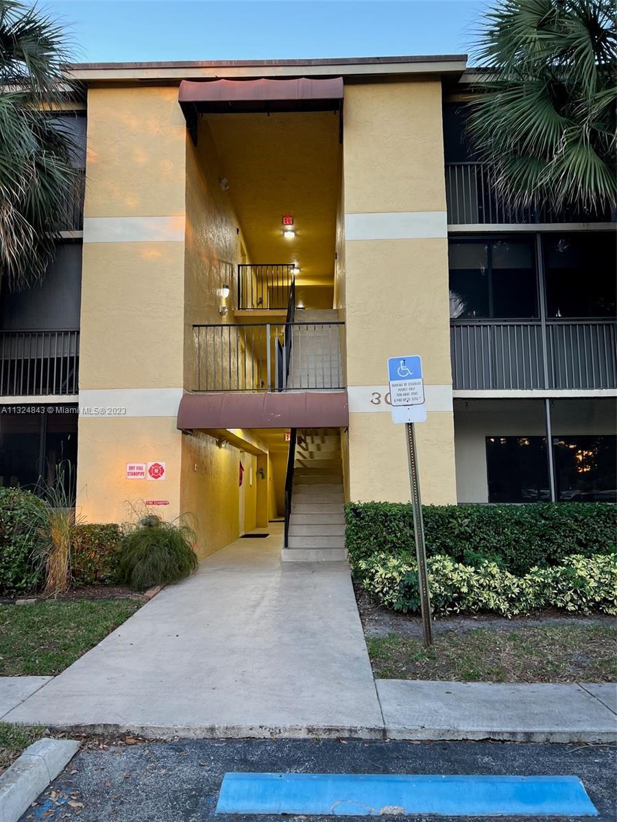 OAKLAND FOREST CLUB CONDO - Residential Lease