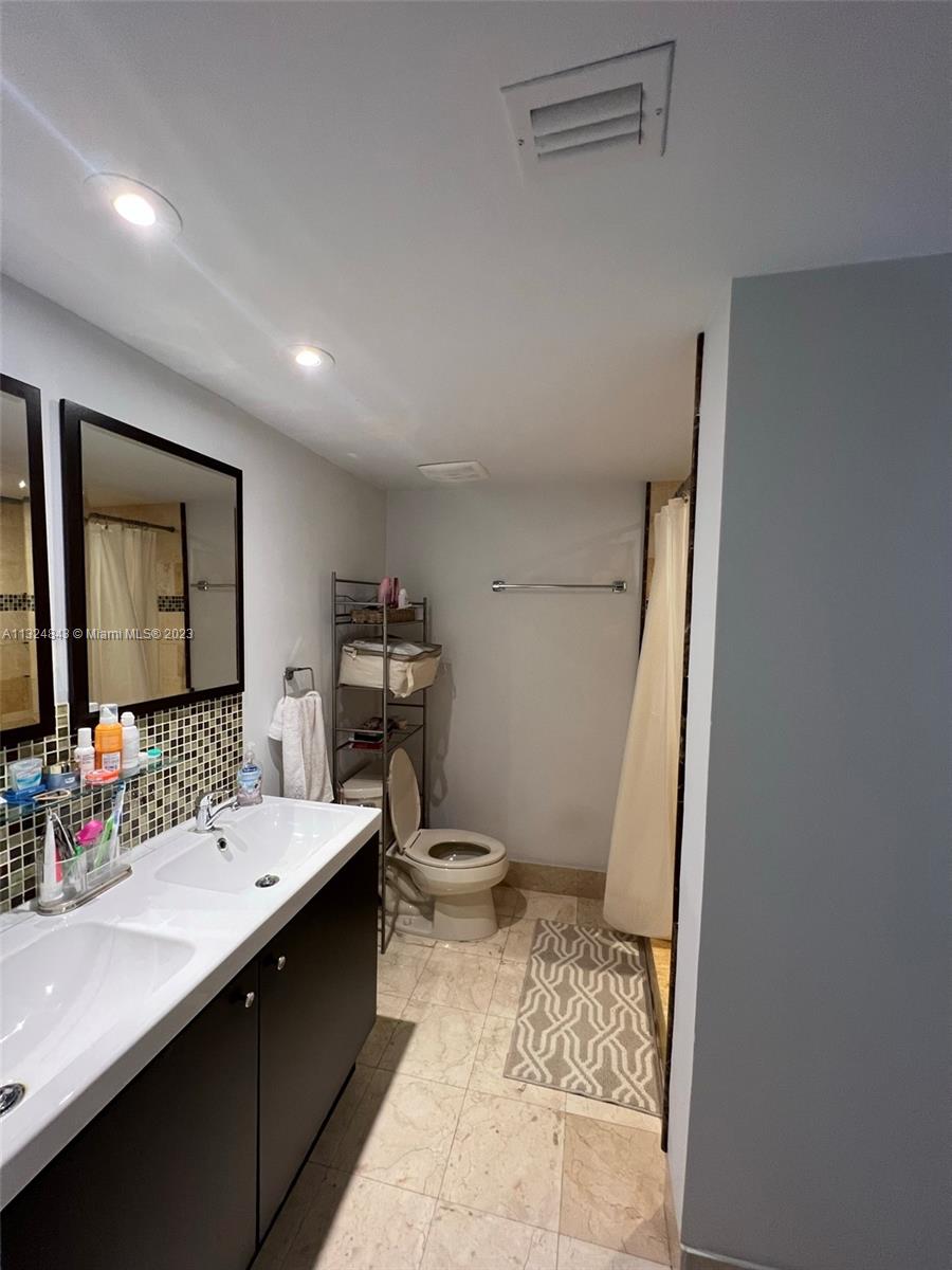 OAKLAND FOREST CLUB CONDO - Residential Lease