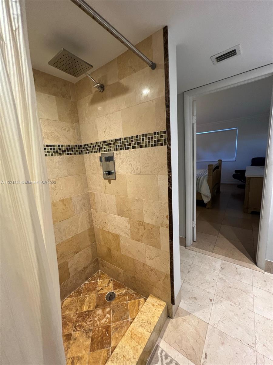 OAKLAND FOREST CLUB CONDO - Residential Lease