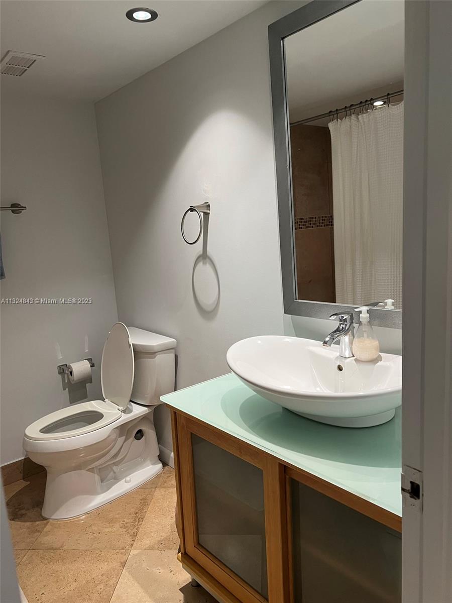 OAKLAND FOREST CLUB CONDO - Residential Lease