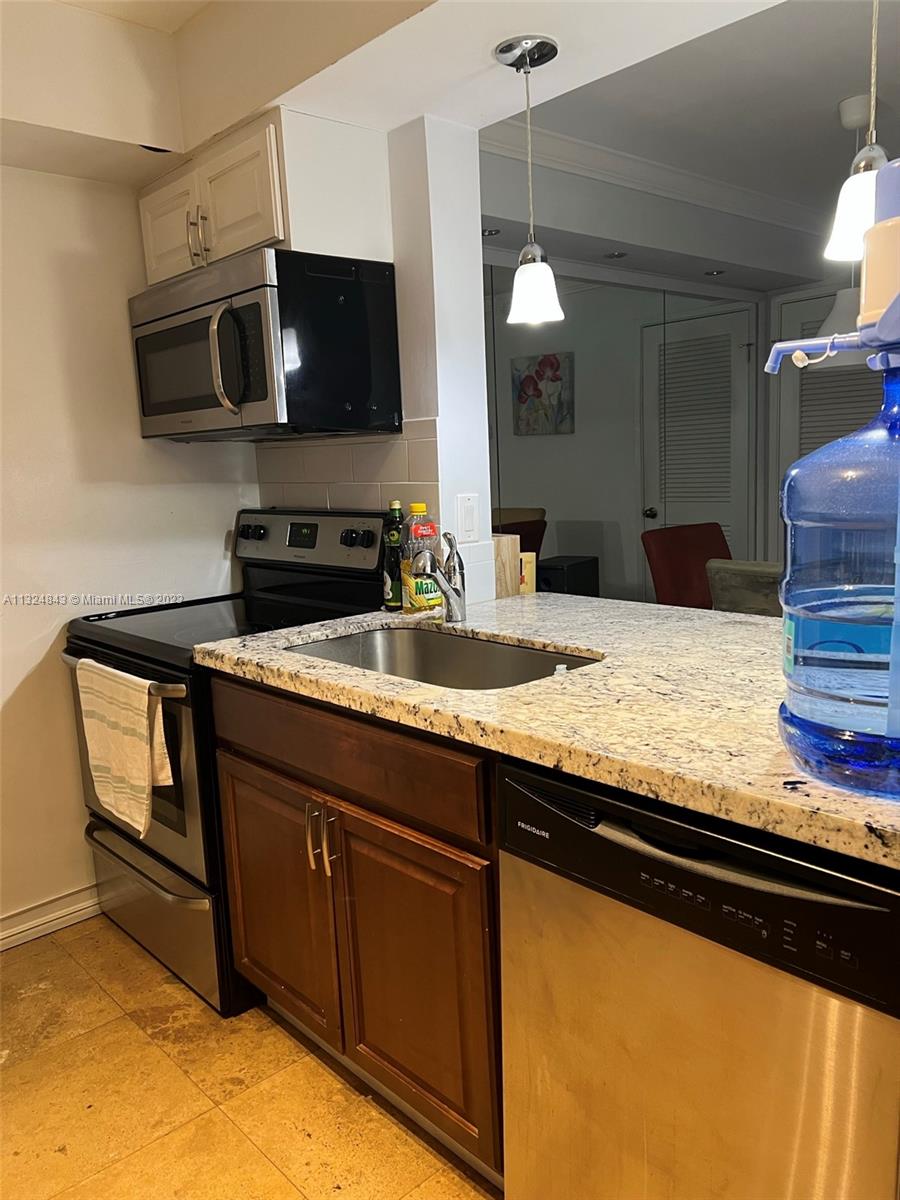 OAKLAND FOREST CLUB CONDO - Residential Lease