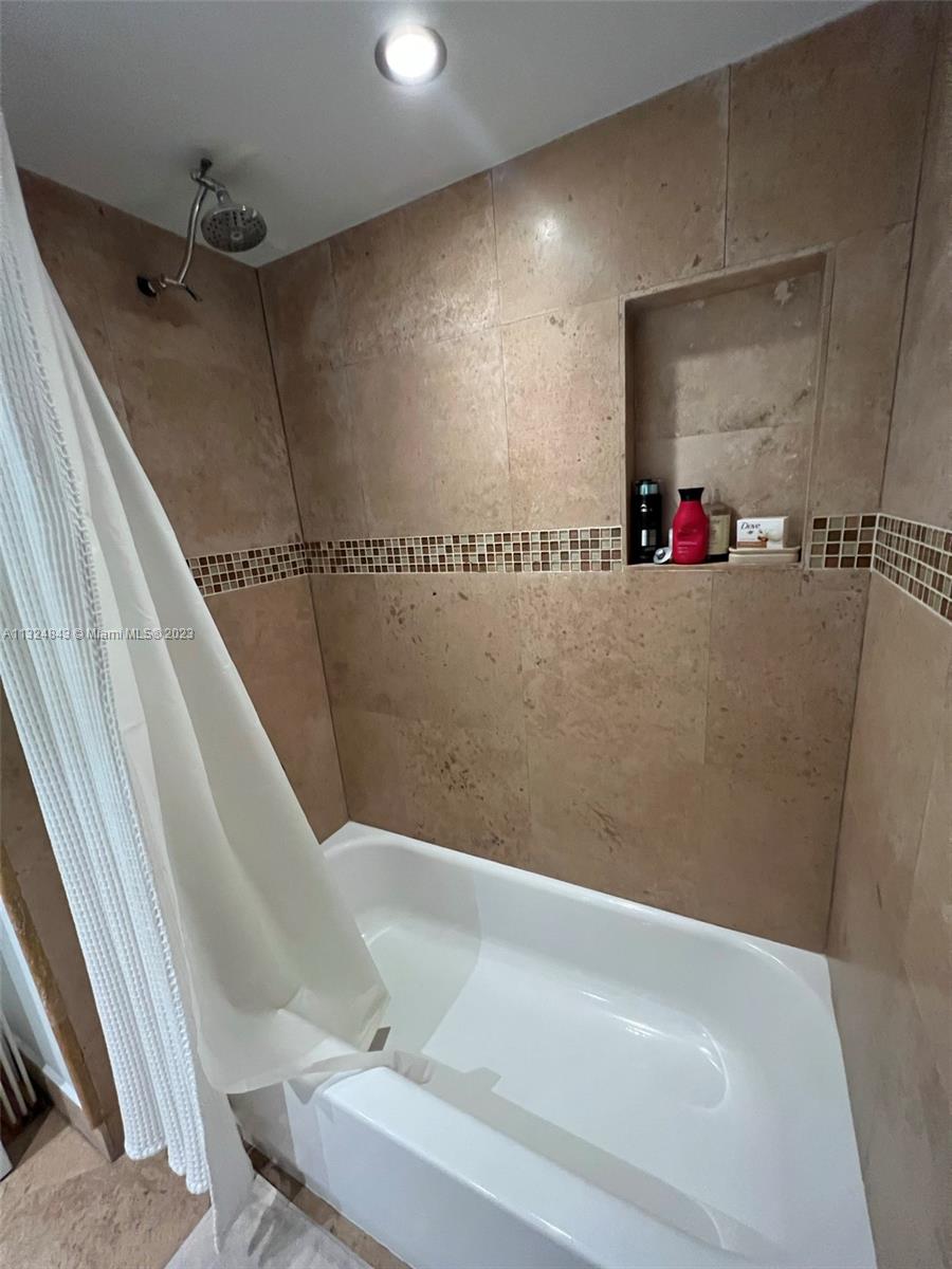 OAKLAND FOREST CLUB CONDO - Residential Lease