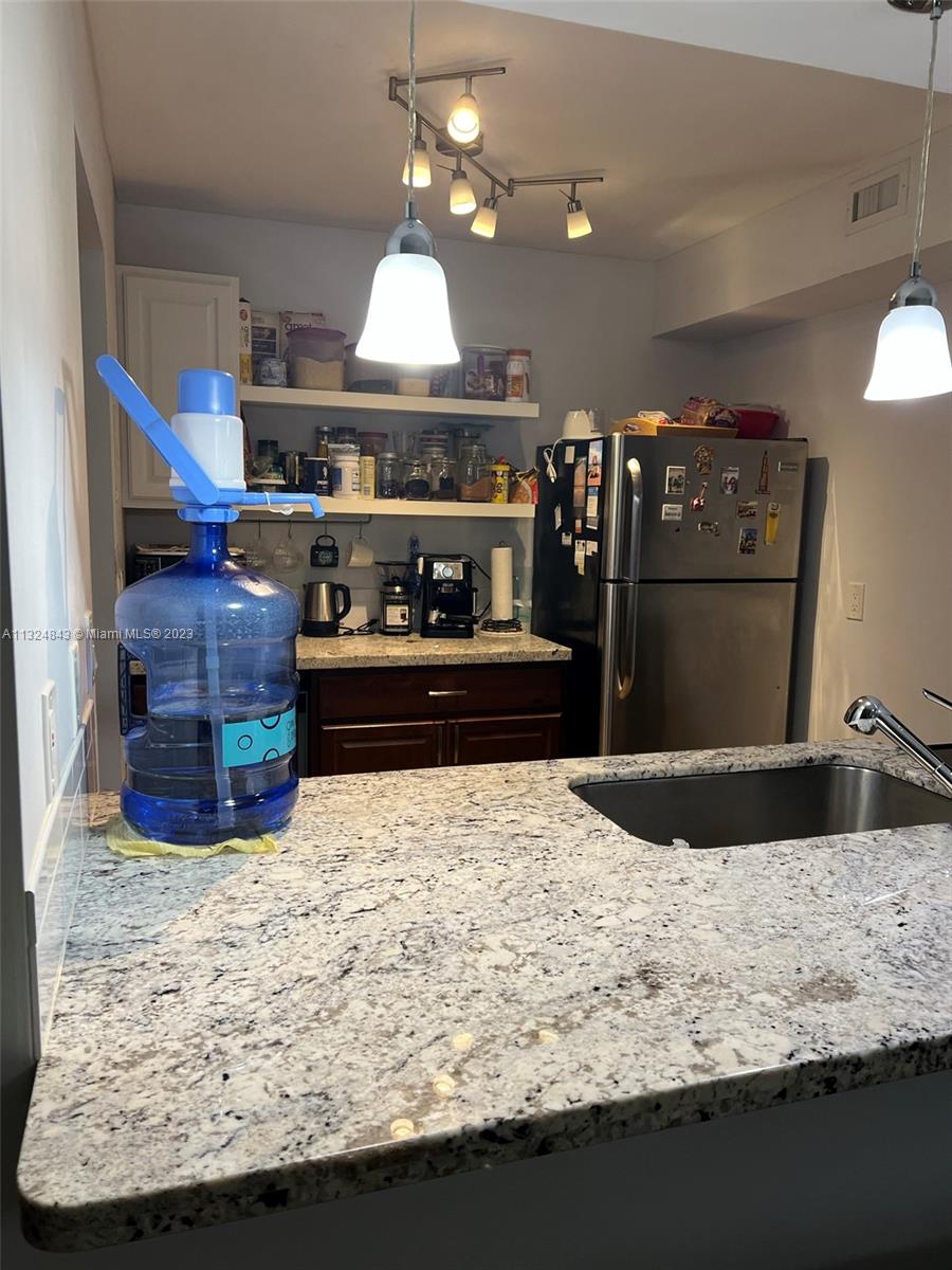 OAKLAND FOREST CLUB CONDO - Residential Lease