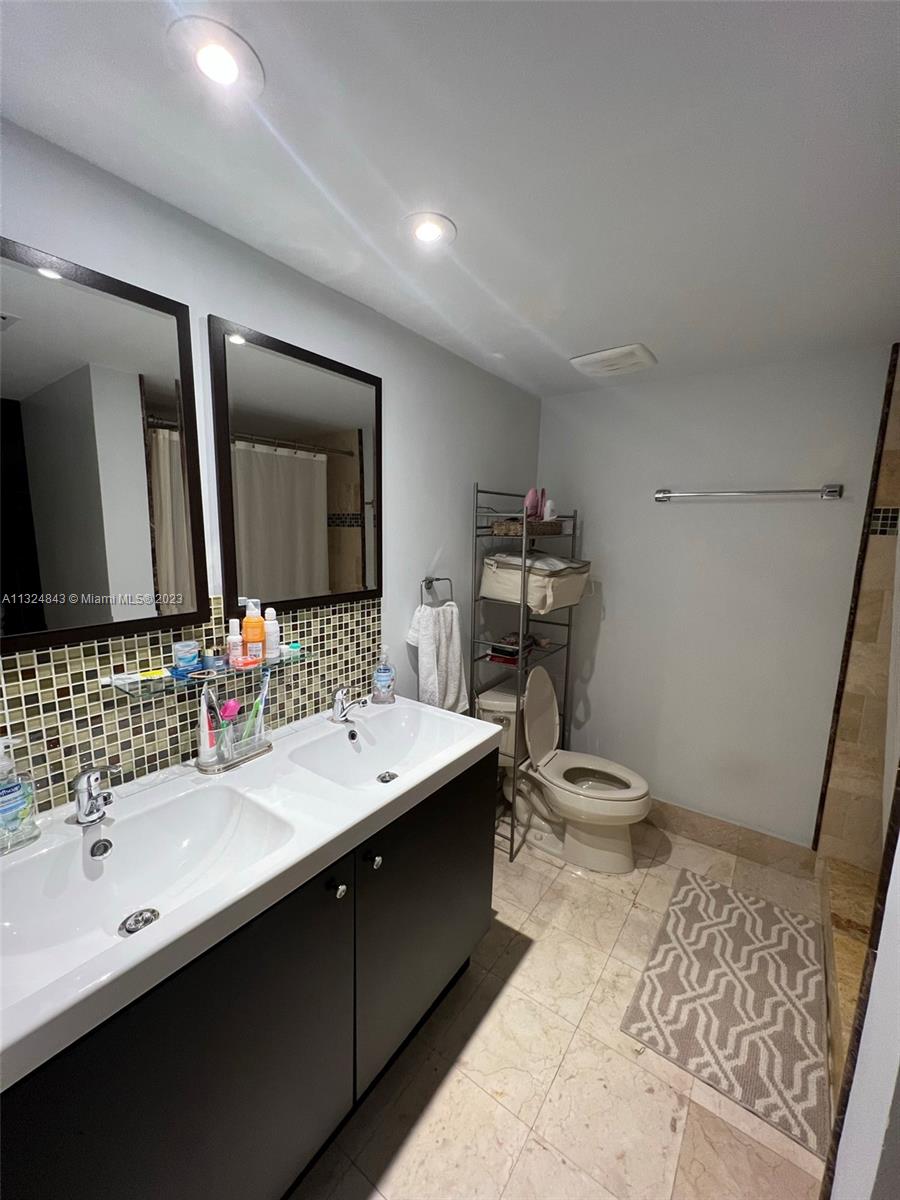 OAKLAND FOREST CLUB CONDO - Residential Lease