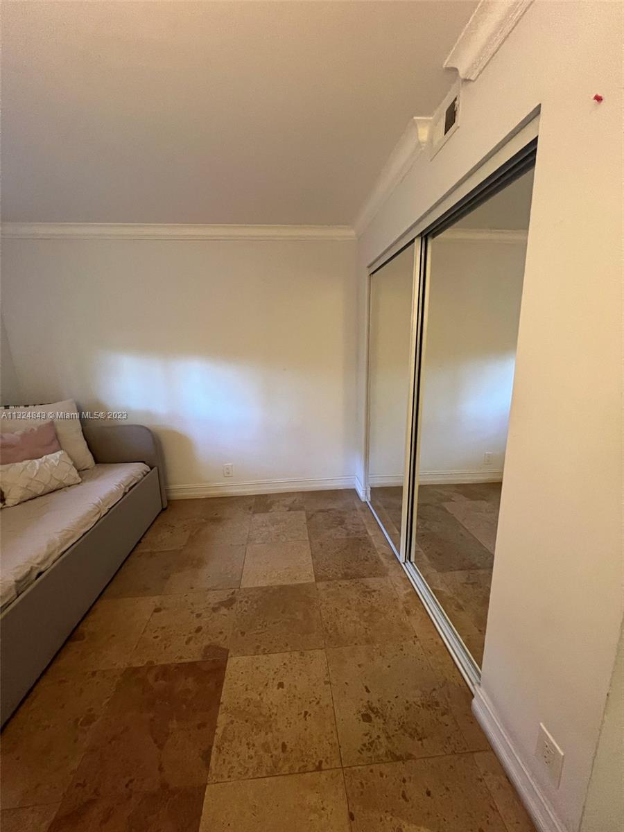 OAKLAND FOREST CLUB CONDO - Residential Lease