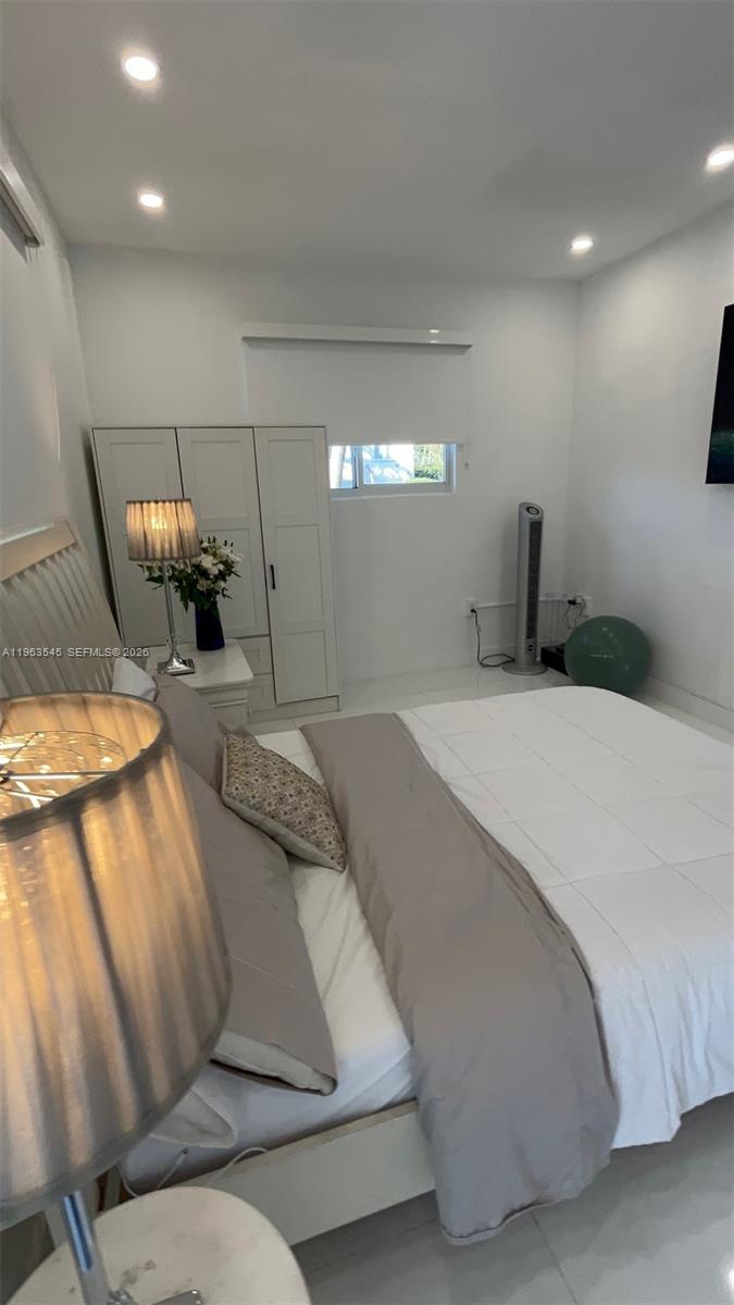 MIRACLE MANOR 1ST ADDN - Residential Lease
