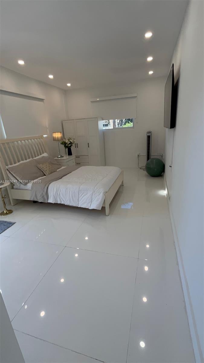 MIRACLE MANOR 1ST ADDN - Residential Lease