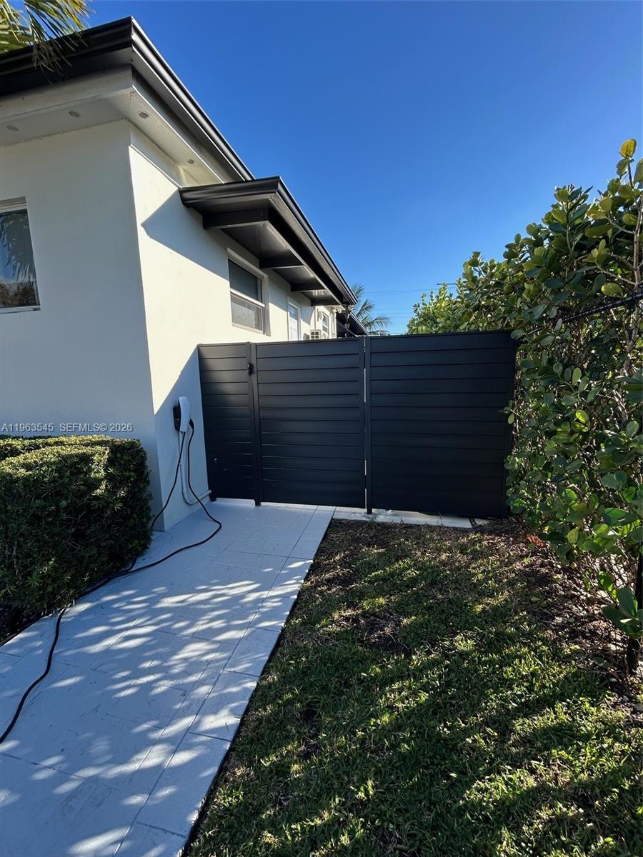 MIRACLE MANOR 1ST ADDN - Residential Lease