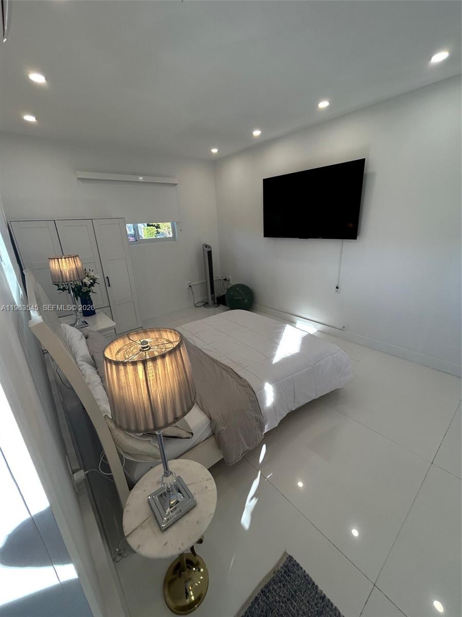 MIRACLE MANOR 1ST ADDN - Residential Lease