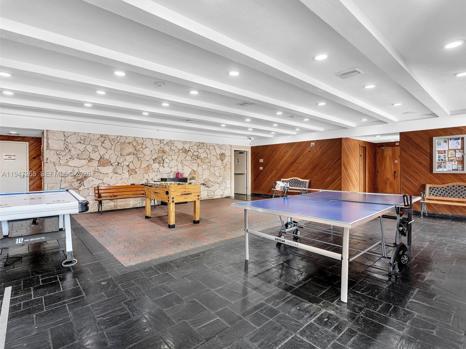 SUNSET PARK LAKE VILLAS S - Residential