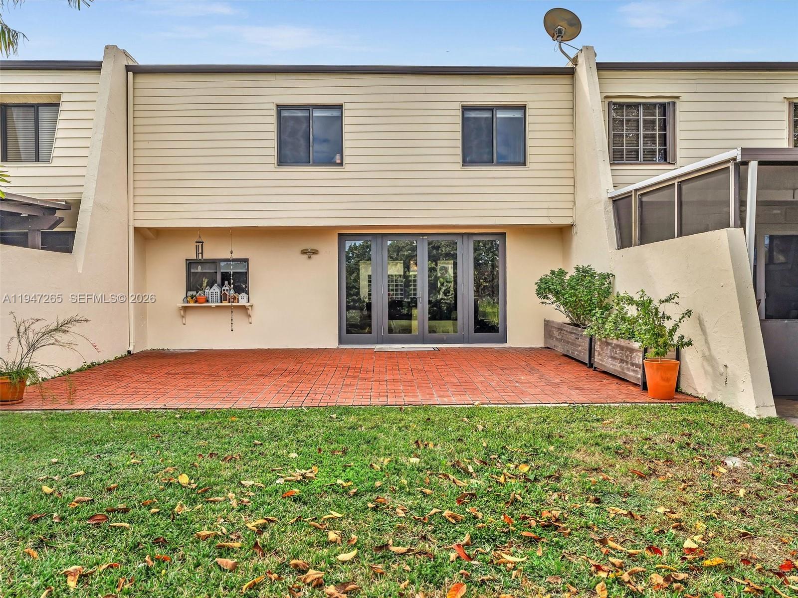 SUNSET PARK LAKE VILLAS S - Residential