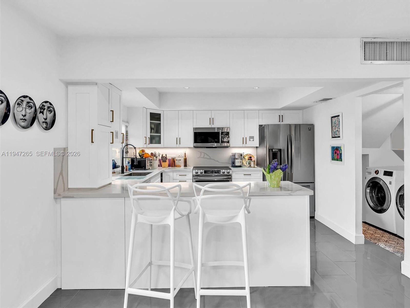 SUNSET PARK LAKE VILLAS S - Residential