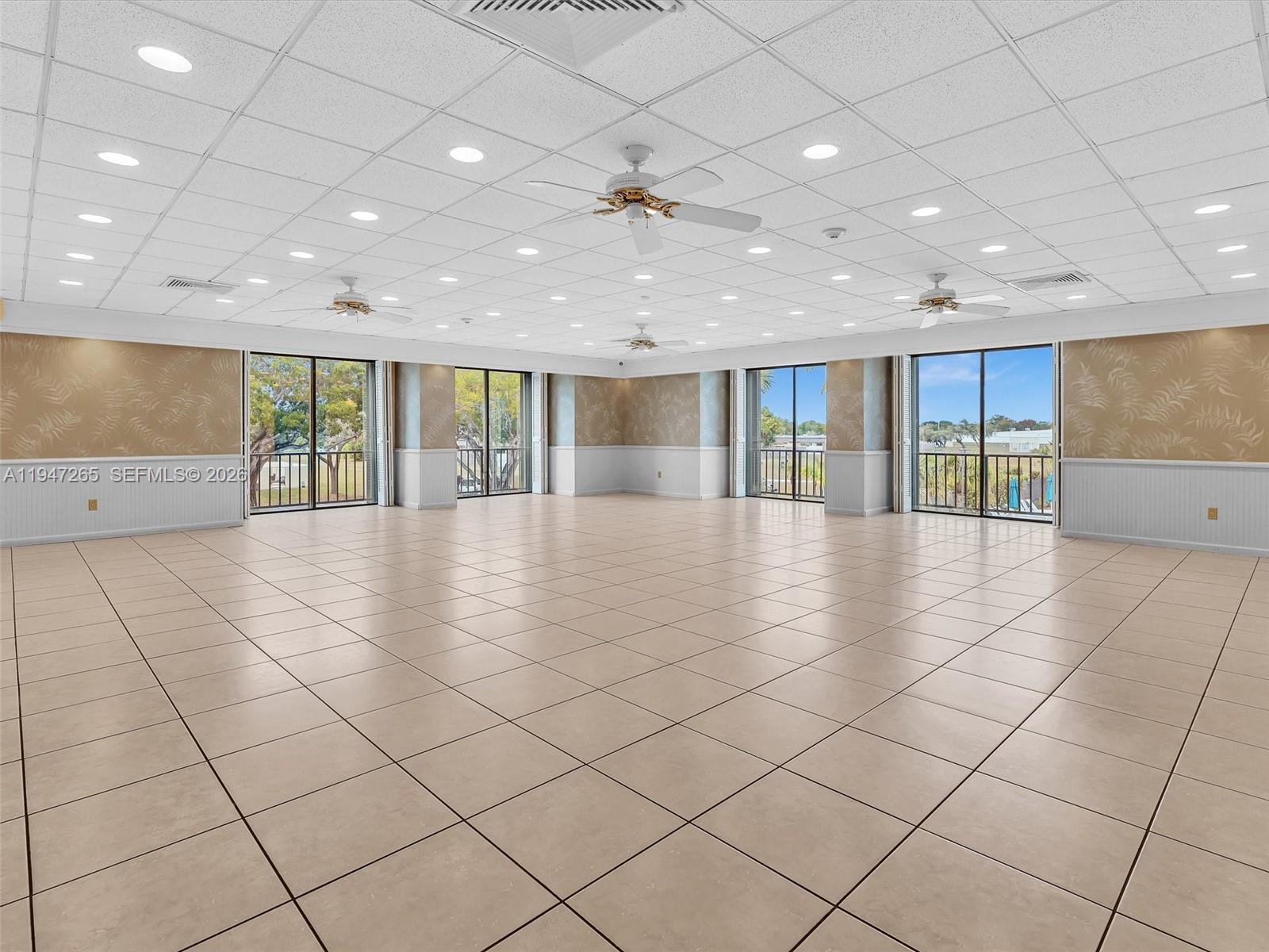 SUNSET PARK LAKE VILLAS S - Residential