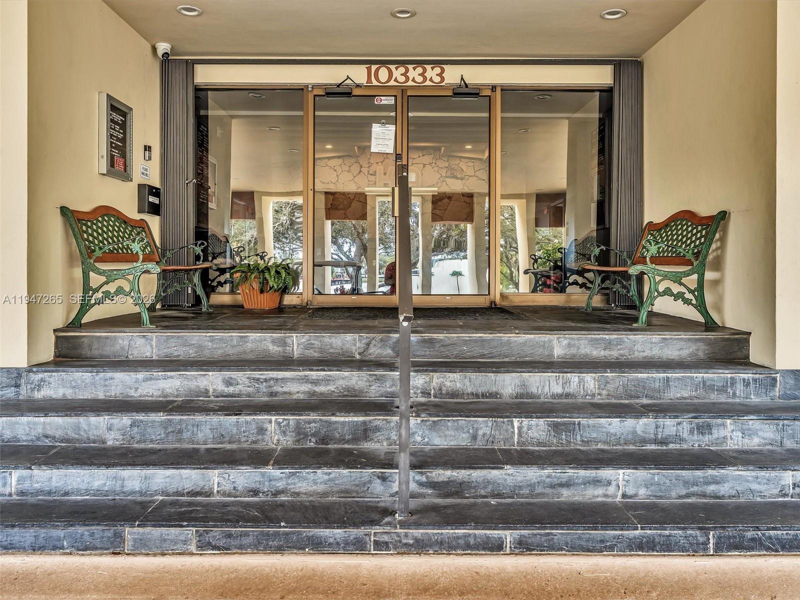 SUNSET PARK LAKE VILLAS S - Residential