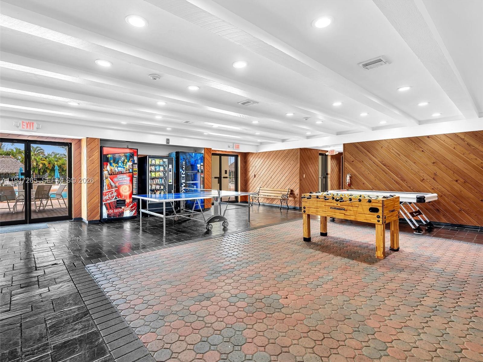 SUNSET PARK LAKE VILLAS S - Residential