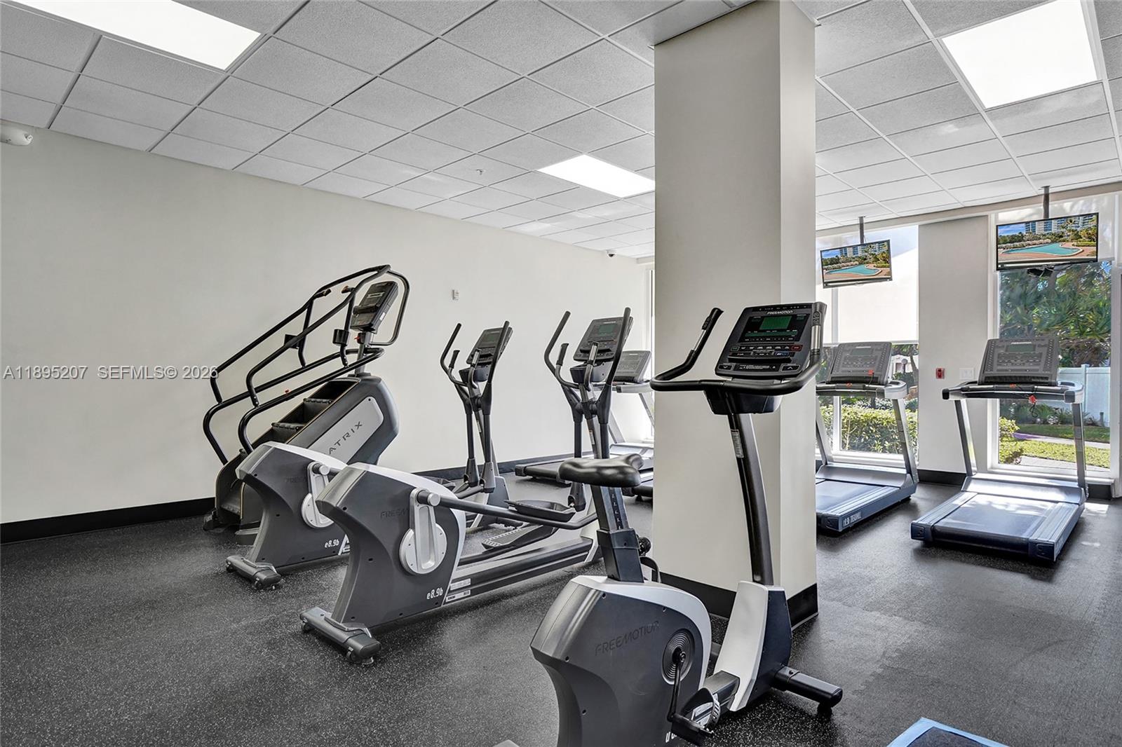 RESIDENCES ON HOLLYWOOD B - Residential