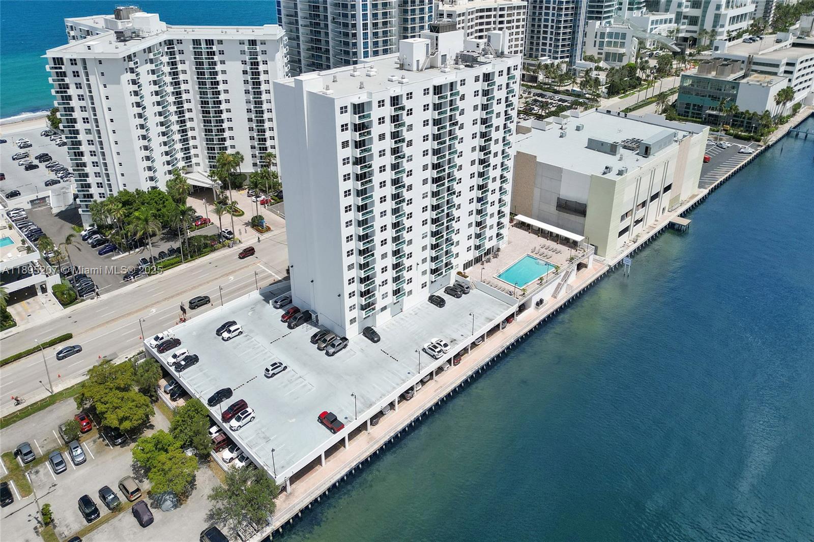 RESIDENCES ON HOLLYWOOD B - Residential