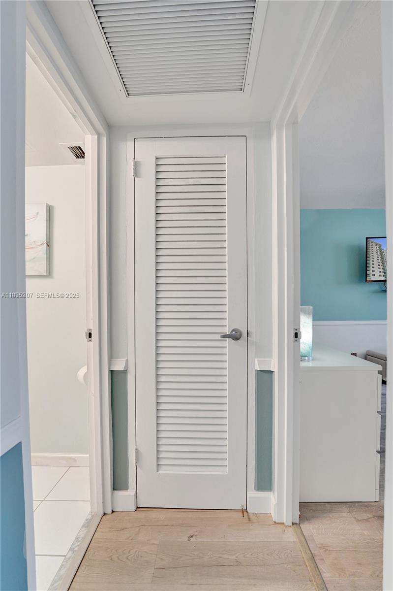 RESIDENCES ON HOLLYWOOD B - Residential