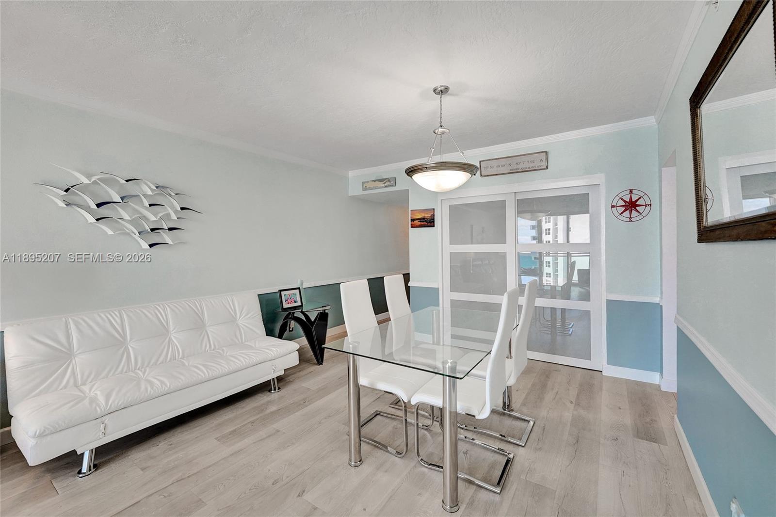 RESIDENCES ON HOLLYWOOD B - Residential