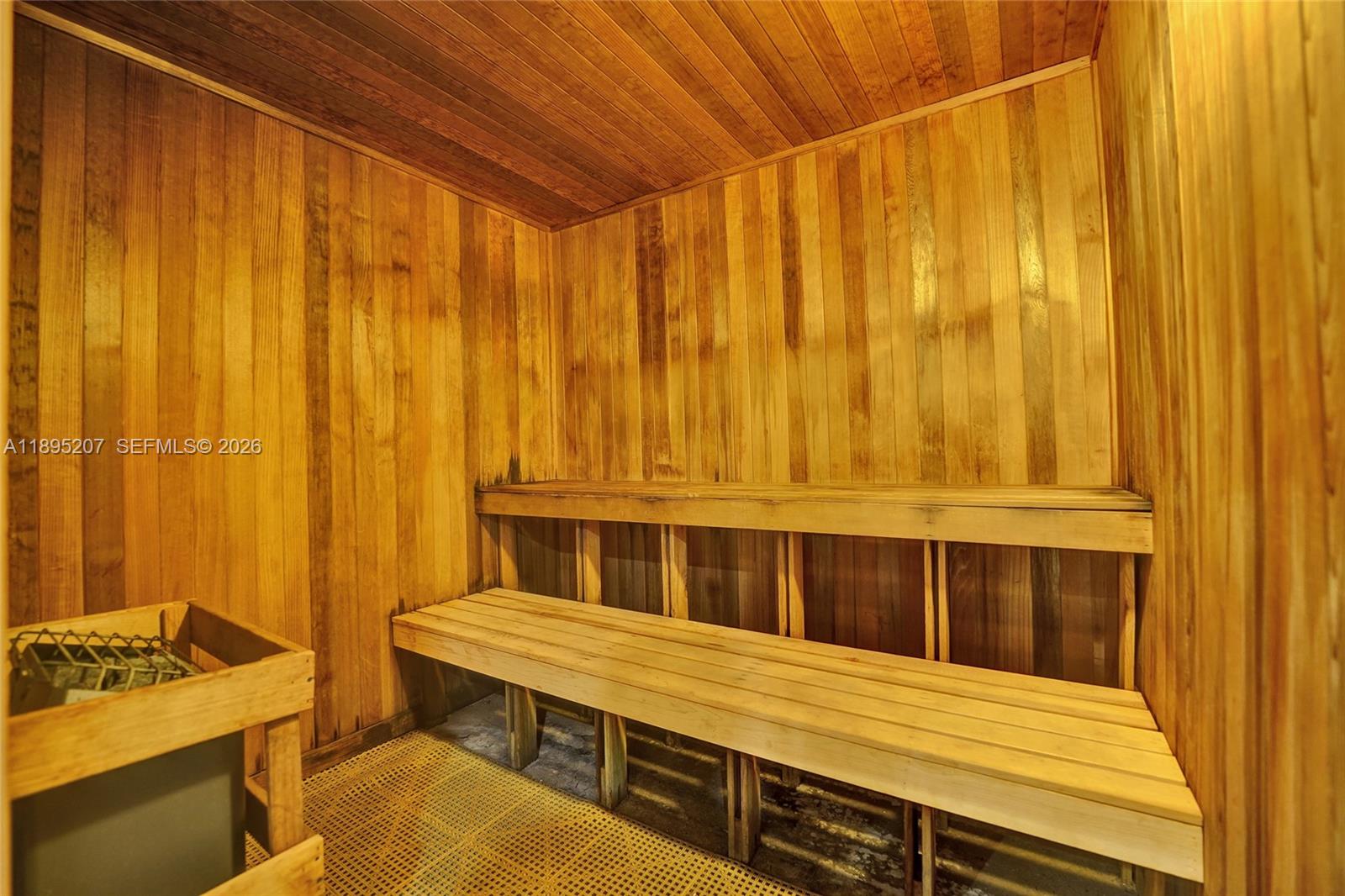 RESIDENCES ON HOLLYWOOD B - Residential