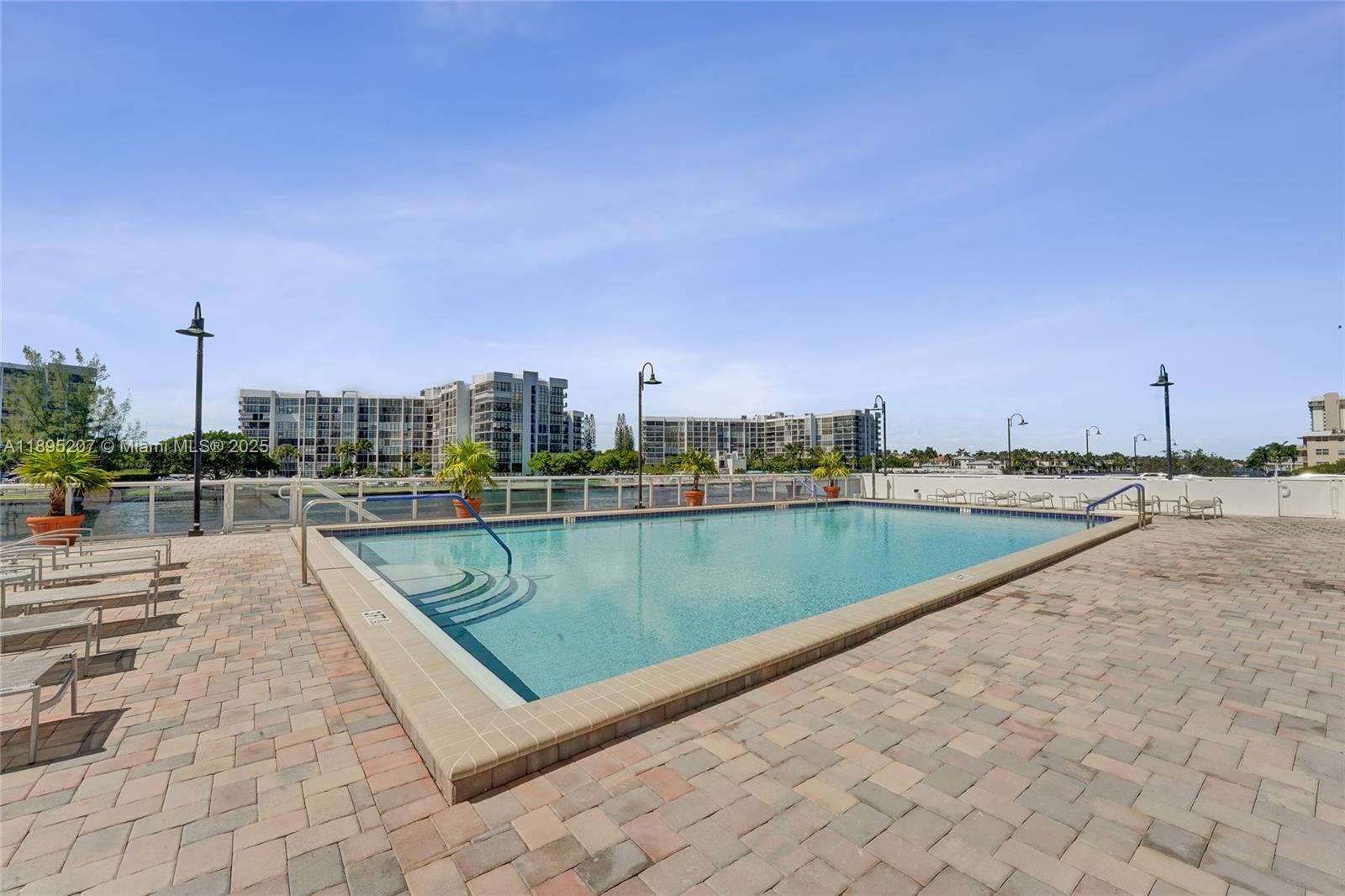 RESIDENCES ON HOLLYWOOD B - Residential