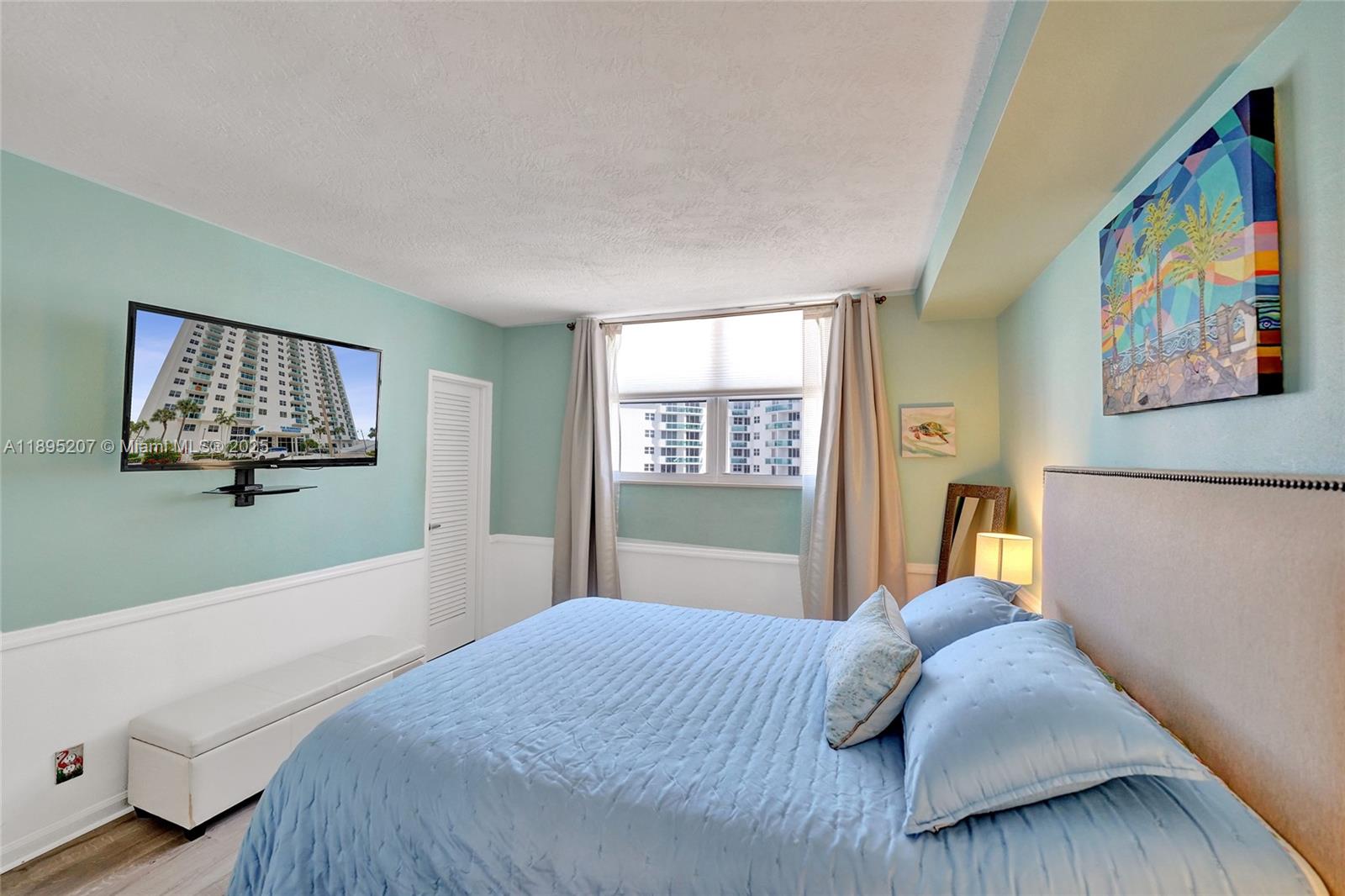 RESIDENCES ON HOLLYWOOD B - Residential