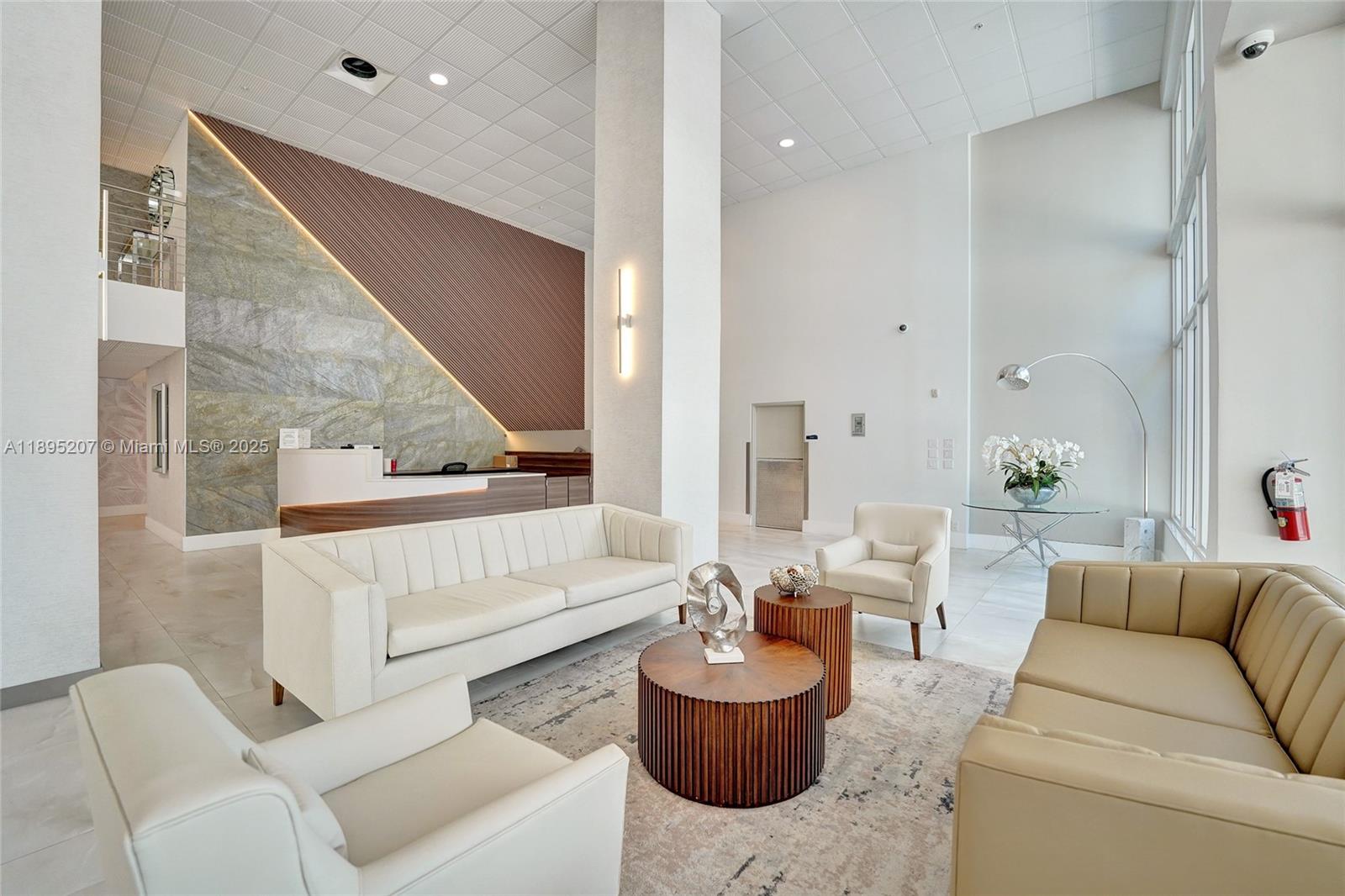 RESIDENCES ON HOLLYWOOD B - Residential