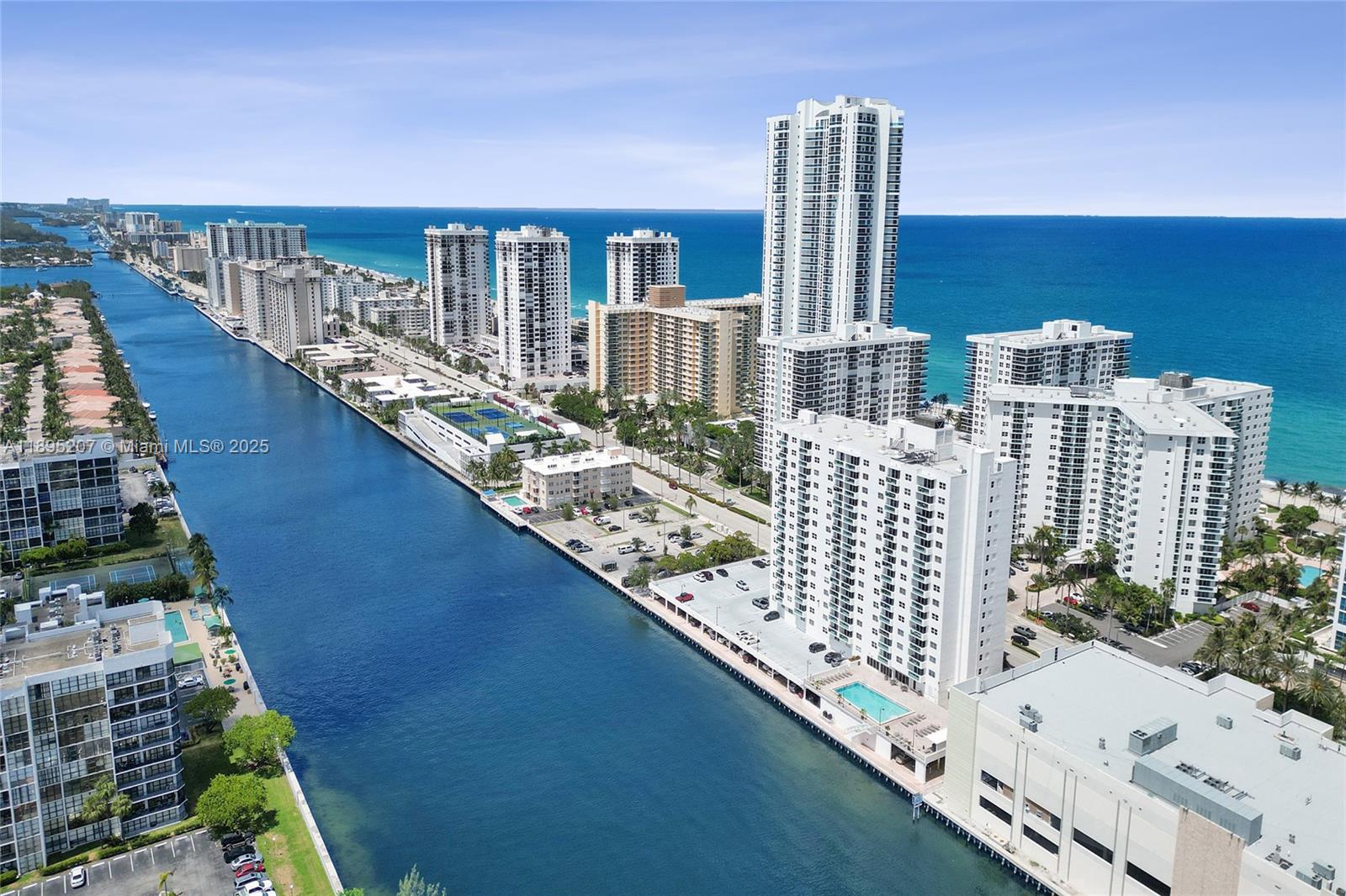 RESIDENCES ON HOLLYWOOD B - Residential