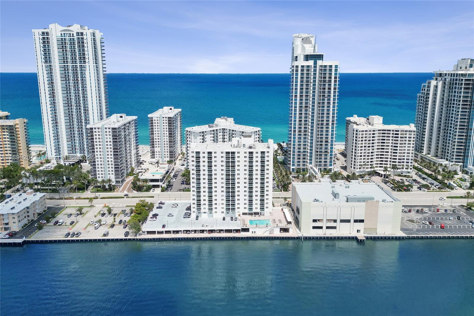 RESIDENCES ON HOLLYWOOD B - Residential