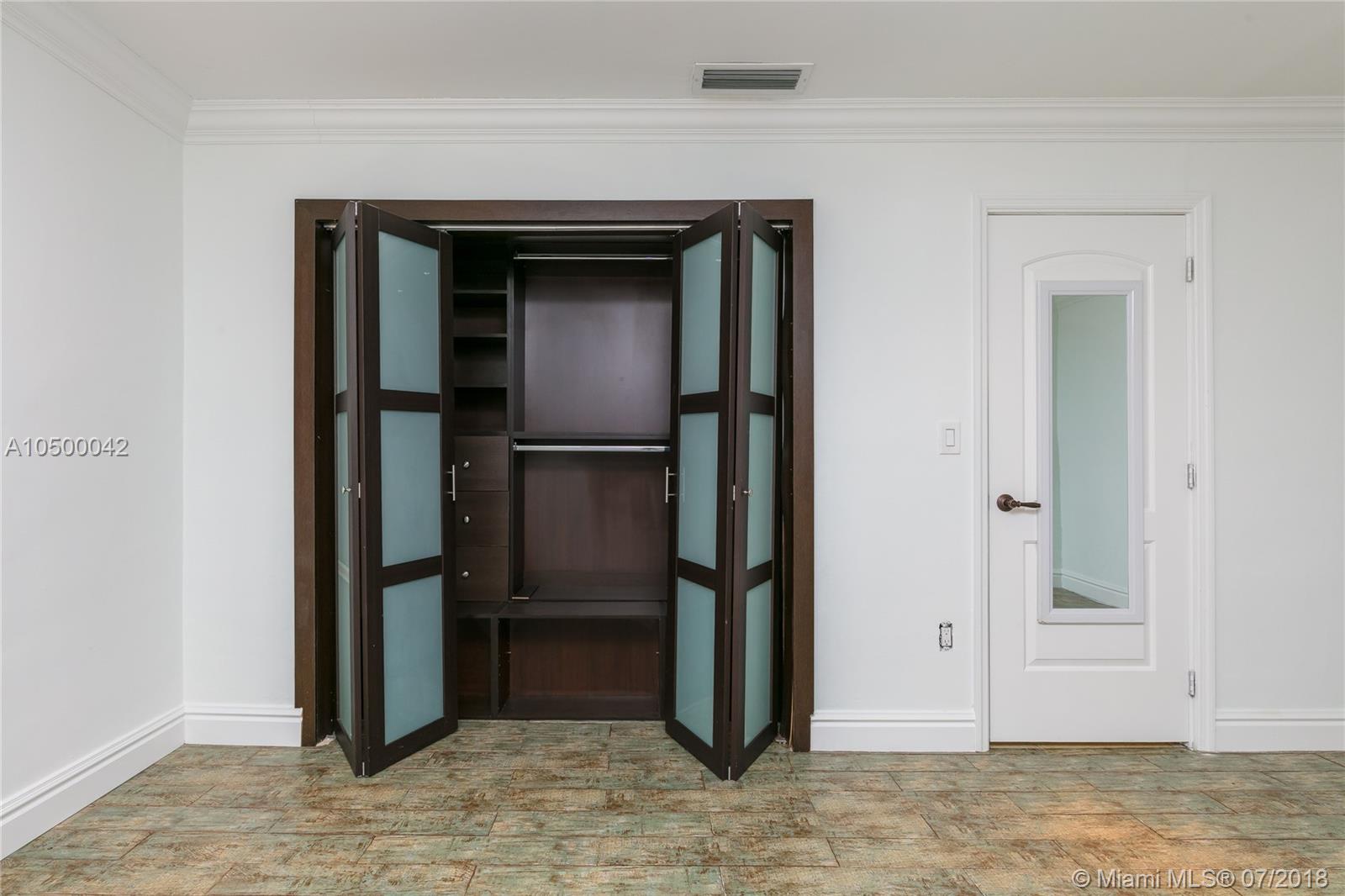 RIVIERA PARK - Residential