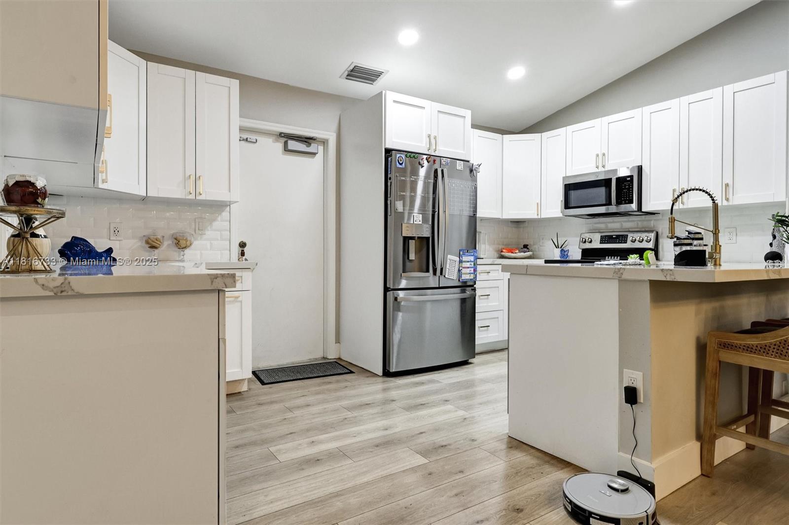 NOVA ESTATES - Residential