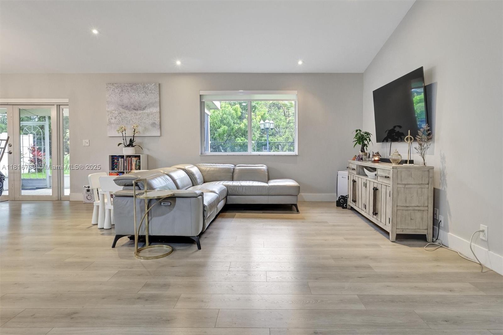 NOVA ESTATES - Residential