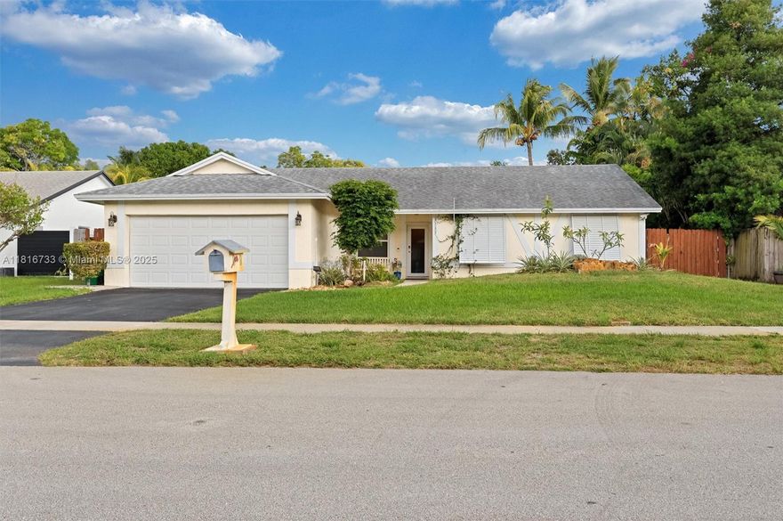 VERY CLEAN TURNKEY 3/2 WITH NEW ROOF IN 2018, NEW A/C IN 2016, NEW SPRINKLER PUMP IN 2019 AND UPDATED BATHROOMS WITH GRANITE. TILE THROUGHOUT WITH CARPET IN BEDROOMS. NEW KITCHEN 2024. OPEN CONCEPT WITH VAULTED CEILINGS IN MAIN LIVING AREA. SECURITY SYSTEM, FENCED YARD THAT BACKS UP TO GROVE OF FRUIT TREES. NEW HURRICANE WITNDOWS AND DOORS. XTRA FRIDGE/FREEZER IN GARAGE. NEWER FULL-SIZE WASHER DRYER. WELL WATER SPINKLERS.