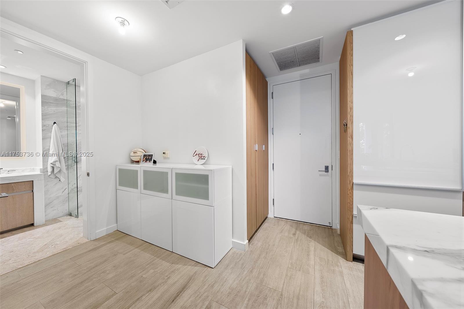 CLUB RESIDENCES AT PARK G - Residential