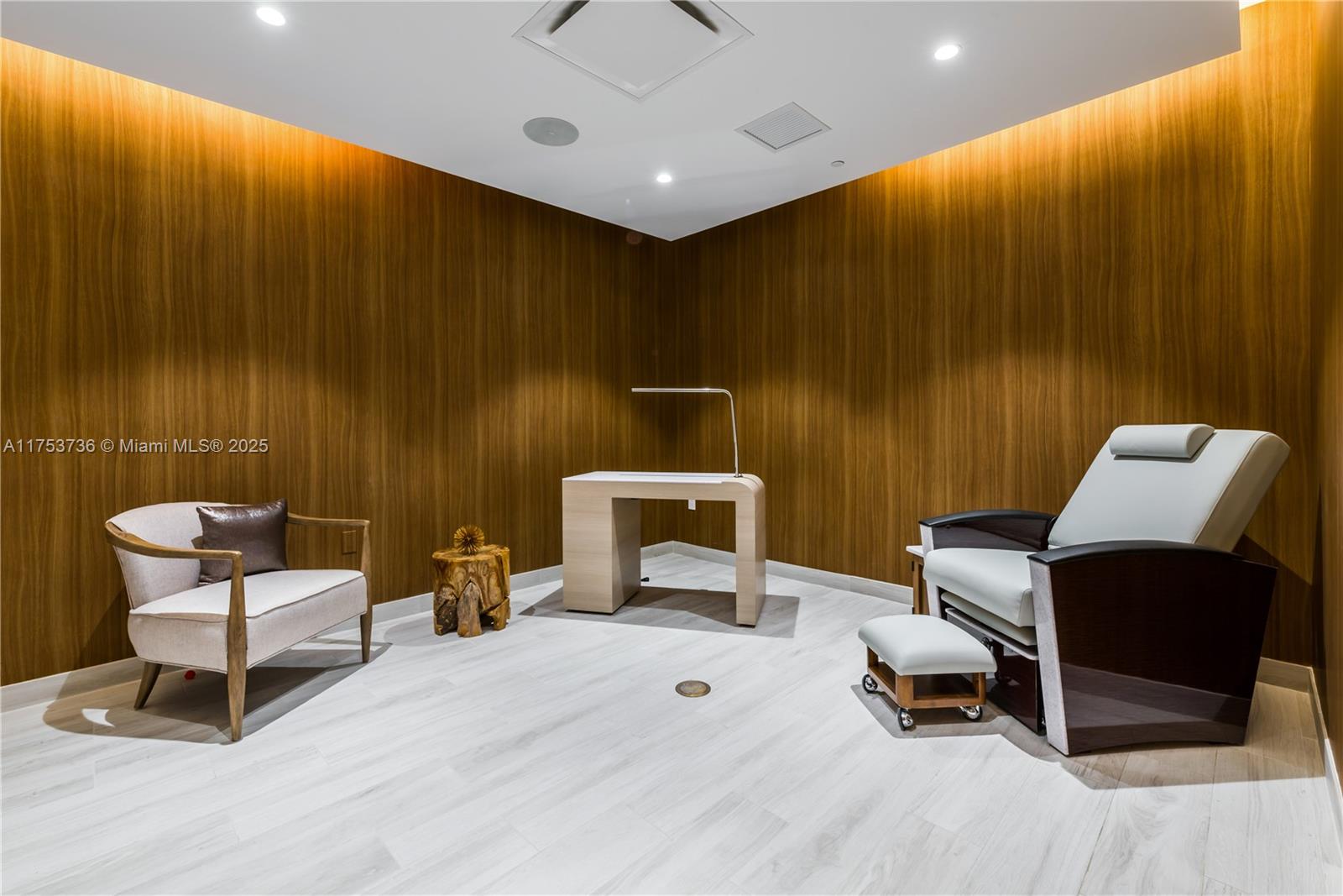 CLUB RESIDENCES AT PARK G - Residential