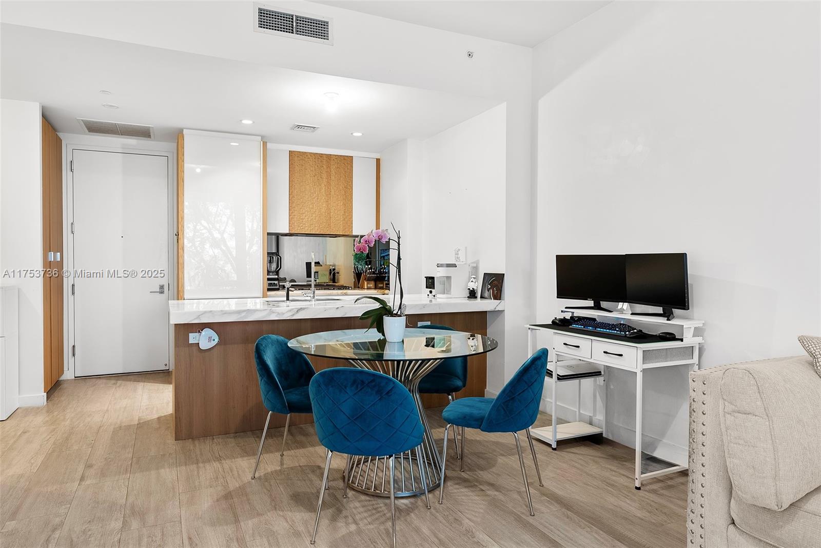 CLUB RESIDENCES AT PARK G - Residential