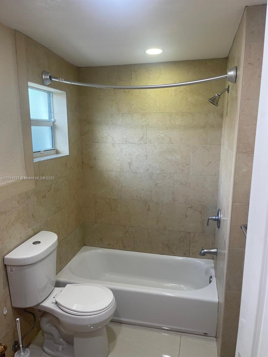 1163 NW 100th Ter R