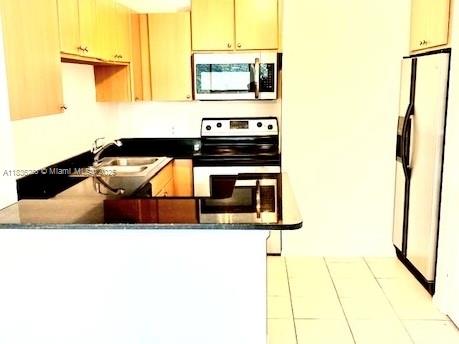 1865 Palm Cove Blvd 9-306, Delray Beach, FL, 33445/$215,000 4 1865 Palm Cove Blvd 9-306