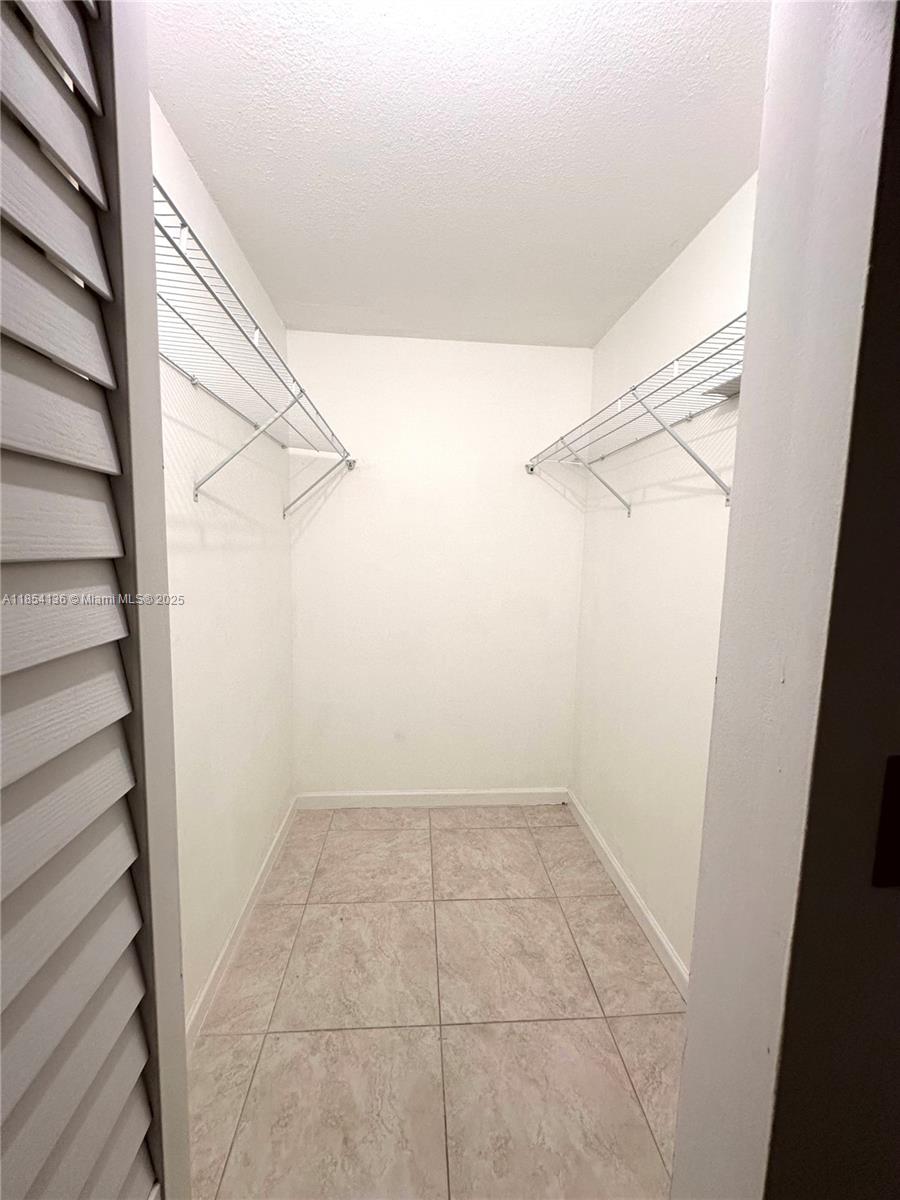 APPLEGREEN CONDO APTS 1 - Residential