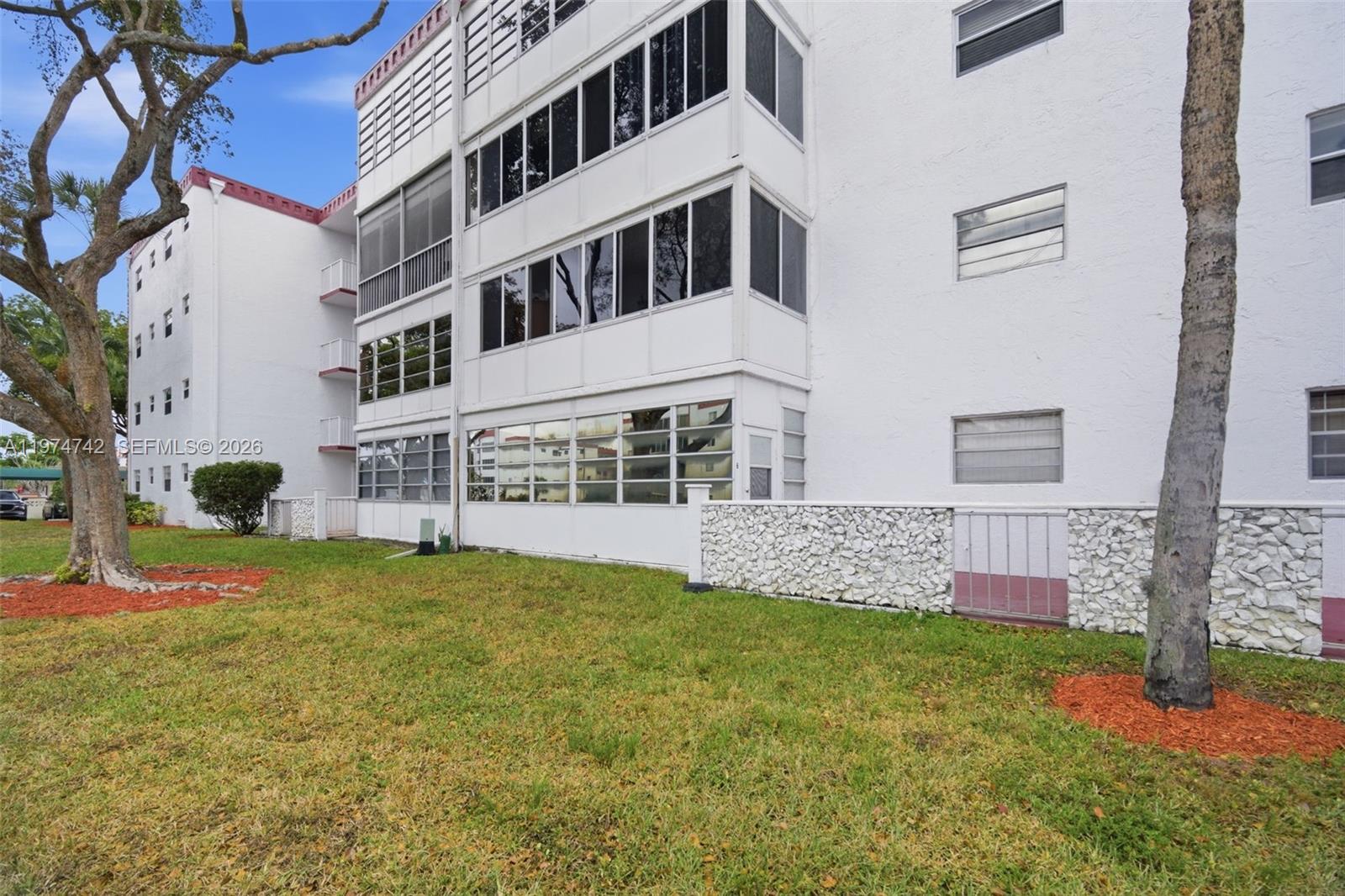 GARNET CONDO - Residential