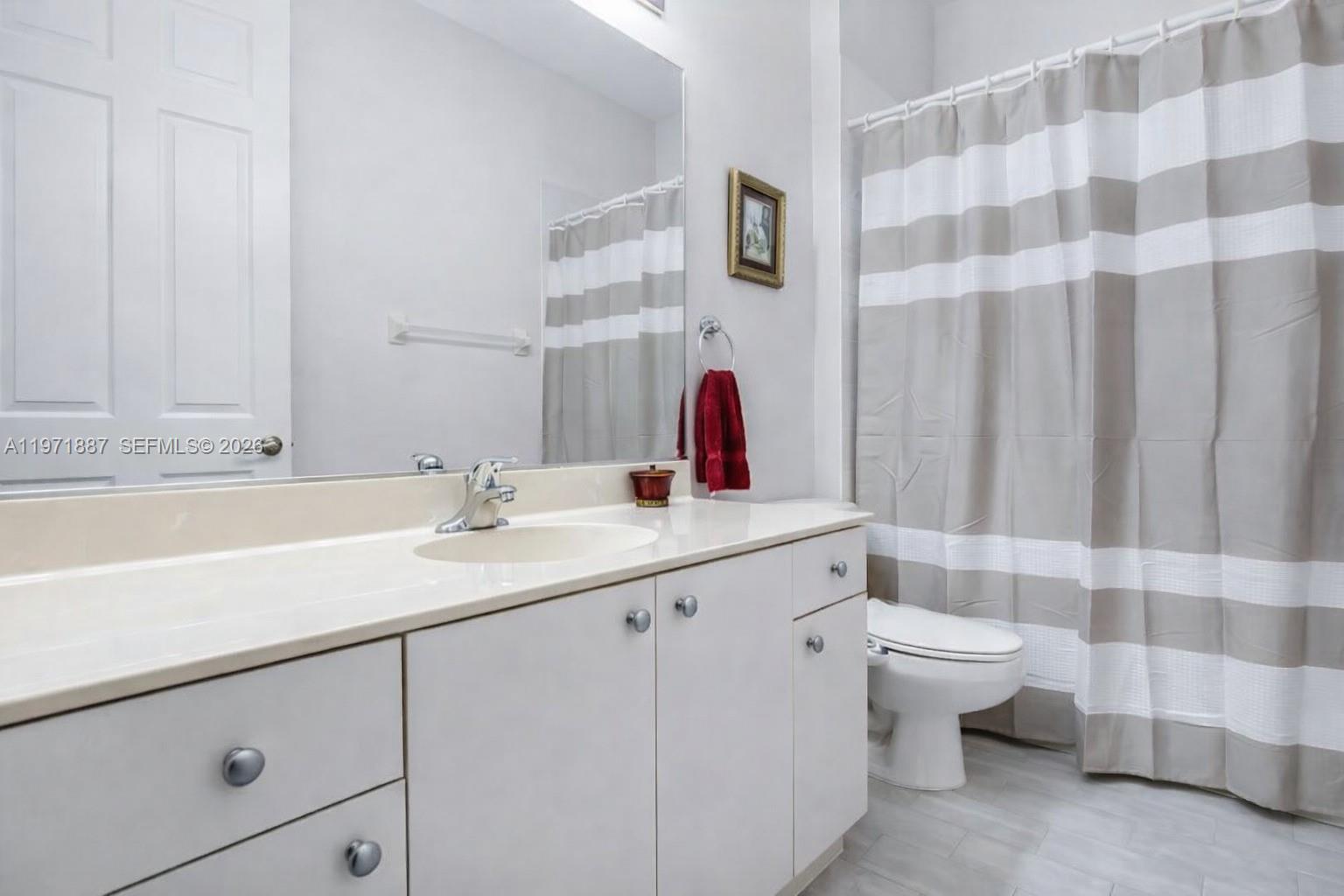 SUNSET LAKES - Residential