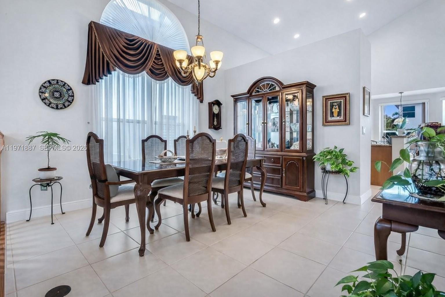 SUNSET LAKES - Residential