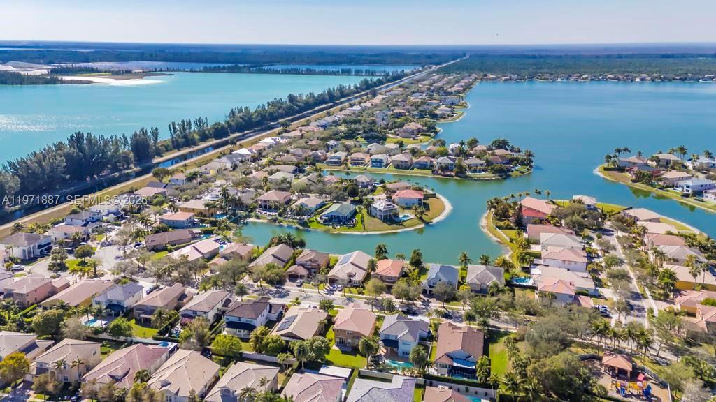 SUNSET LAKES - Residential